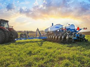 Kinze to Unveil 5670 Pivot-Fold, Split-Row Planter at National Farm Machinery Show