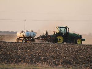 Farmers Consider Fertilizer Decisions with Mild Weather, Early Spring