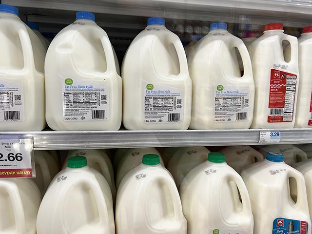 A Colorado dairy has tested positive for the H5N1 highly pathogenic avian influenza. The FDA on Friday restated the importance of pasteurization in killing the virus in dairy products. (DTN photo by Chris Clayton)