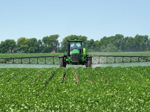 As the EPA public comment period ends this weekend, over-the-top dicamba herbicides move closer to potentially being available for the 2026 growing season. (DTN file photo)