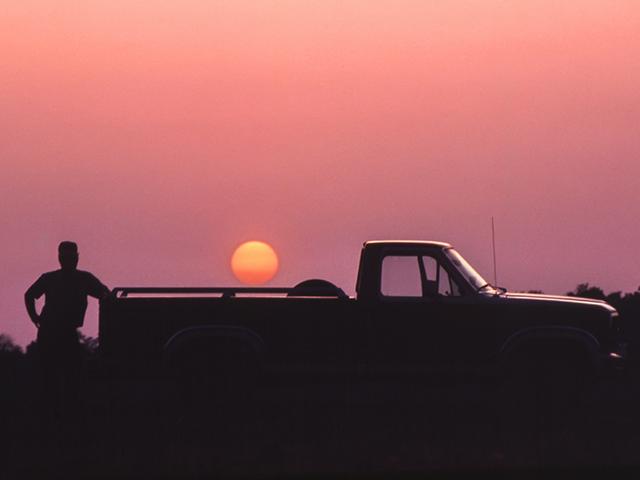Farmers working in high temperatures need to follow heat safety recommendations to avoid heat stress illnesses. (DTN/Progressive Farmer file photo)