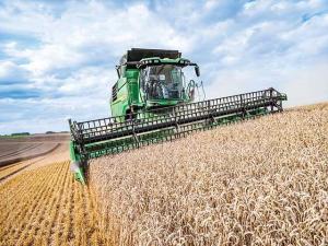 John Deere Unveils New T6 800 Walker Combine