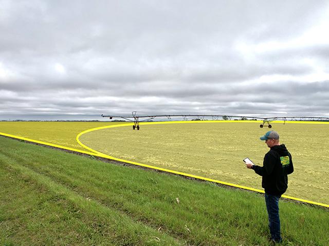 By filing his mandatory acreage reports for crop insurance and the Farm Services Agency electronically, Nebraska farmer Quentin Connealy can finally separate dryland corners from his irrigated field, an efficiency that's resulted in time and cost savings. (Image by Quentin Connealy, illustration by MyAgData)