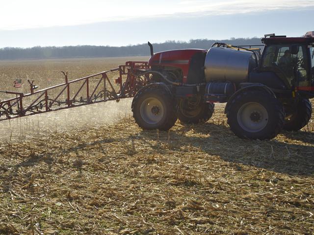 A fall burndown using a mixture of 2,4-D and Roundup on a Missouri farm. The Commerce Department has recommended new countervailing duties on imported 2,4-D from China and India that is frustrating farm groups. (DTN file photo by Jim Patrico)