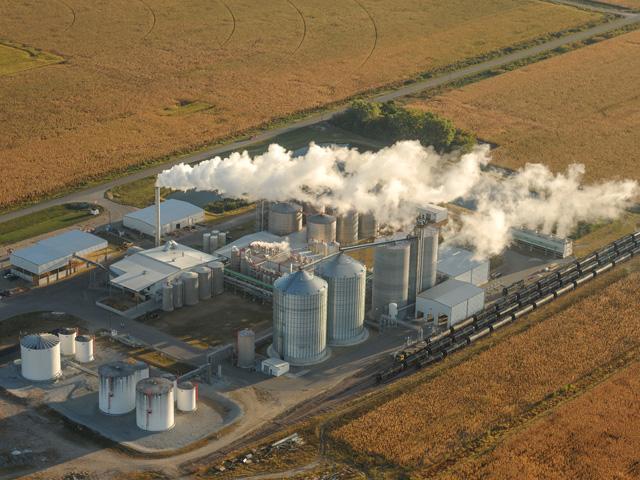 A new study points to the use of current farm and ethanol plant practices to continue to move corn ethanol to net-zero carbon emissions. (DTN file photo)
