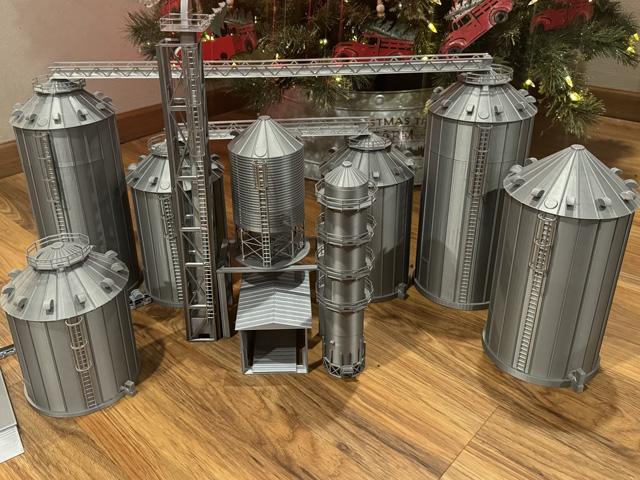 You can fit your dream grain setup under the Christmas tree when it is 1/64th scale, like these designed by Eric Schaney. (Photo courtesy of Eric Schaney)