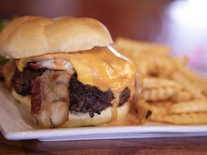 Beef Month Celebrated in Iowa by Best Burger Contest