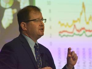 USDA Forecasts Record Corn Crop, Larger Soybean Crop for 2025-26