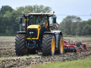 JCB Launches New Fastrac High-Speed Tractors; PTx Showcases Autonomous Fertilizer Solution; Deere Unveils New Electric Gators