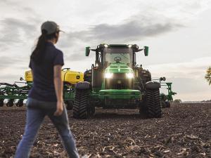 John Deere Reveals New High Horsepower 8s; New Crop Management and Tech Packages for Combines, Planters